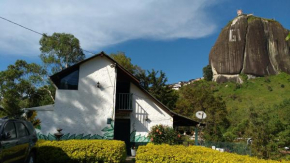 Гостиница Las Cabañas Castillos del Lago  Гуатапе